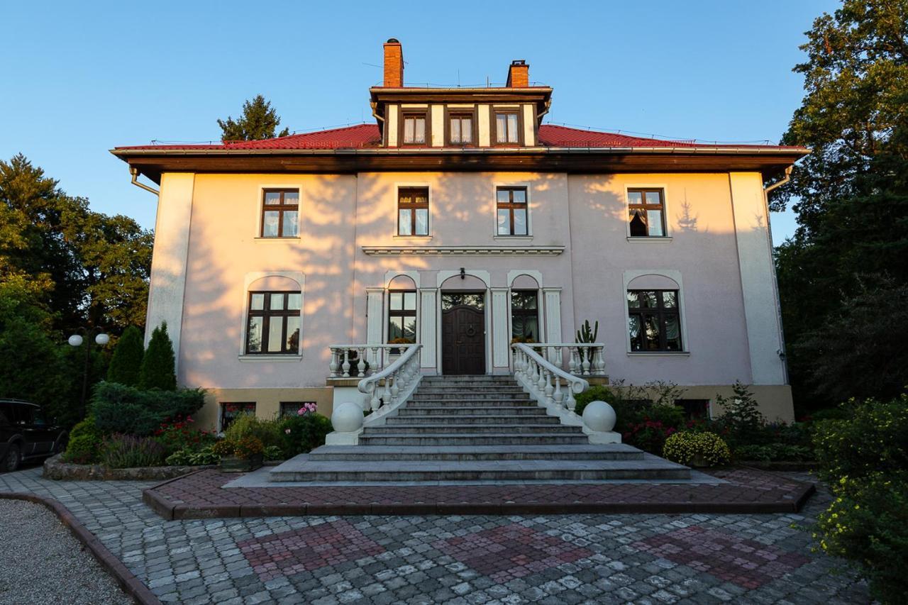 Palac Pozorty Badki Экстерьер фото